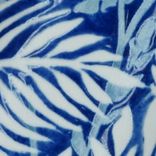 將圖片載入圖庫檢視器 Hand-painted Mug (Low Relief Plant Painting) HPM-P006 for Art Lovers and Blue &amp; White Porcelain Lovers
