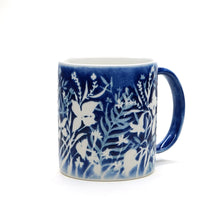 將圖片載入圖庫檢視器 Hand-painted Mug (Low Relief Plant Painting) HPM-P001 for Art Lovers and Blue &amp; White Porcelain Lovers
