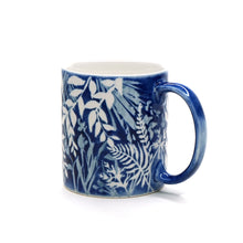 將圖片載入圖庫檢視器 Hand-painted Mug (Low Relief Plant Painting) HPM-P004 for Art Lovers and Blue &amp; White Porcelain Lovers
