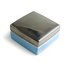 將圖片載入圖庫檢視器 Hand-painted Ceramic Square Box (Silver/ Blue) SBS-002 for Art Lovers, Party Lovers and Jewelry Lovers
